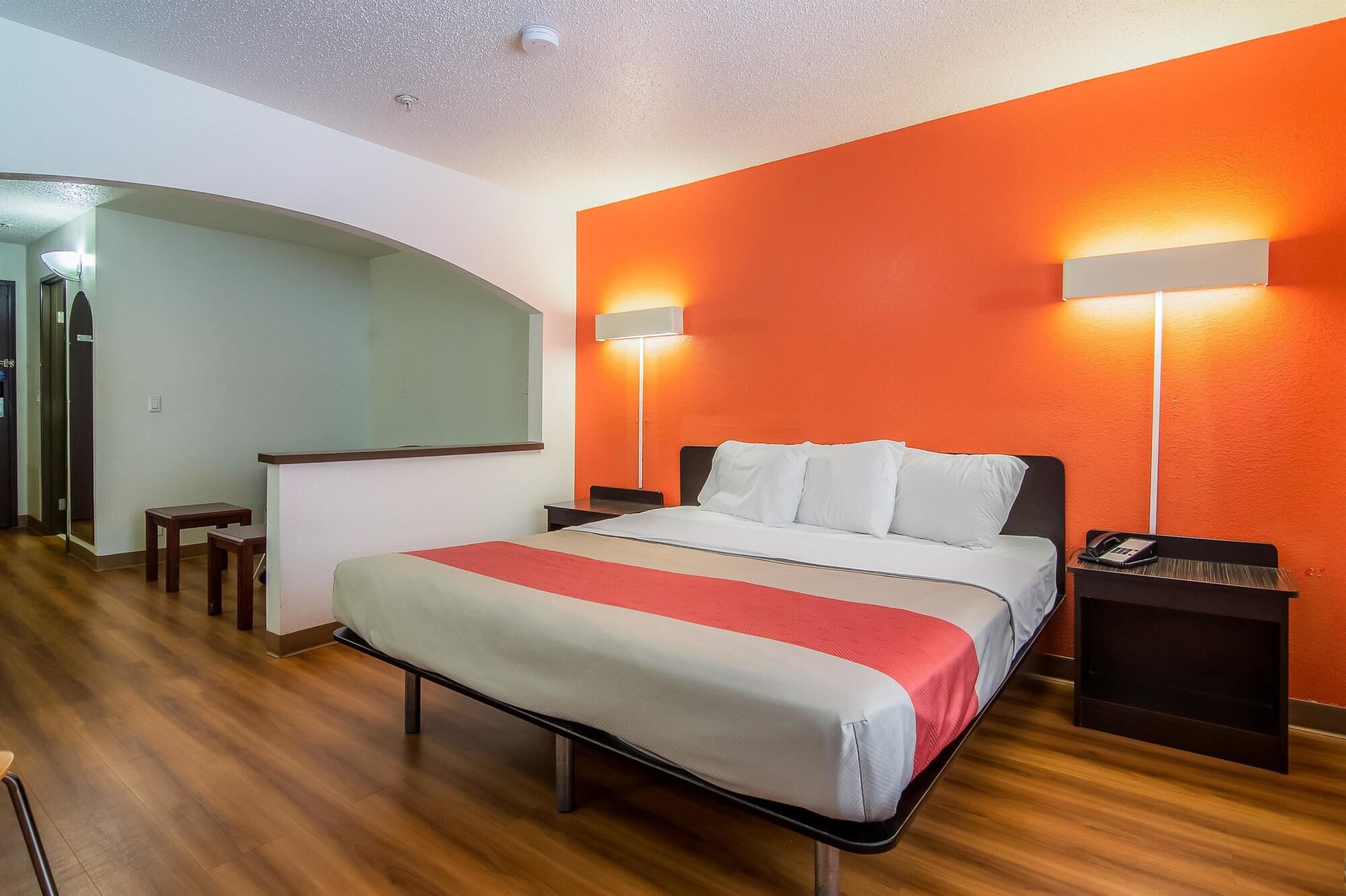 Hotel 6-dallas, Tx - North - Richardson